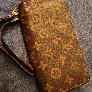 Louis Vuitton Monogram Clutch